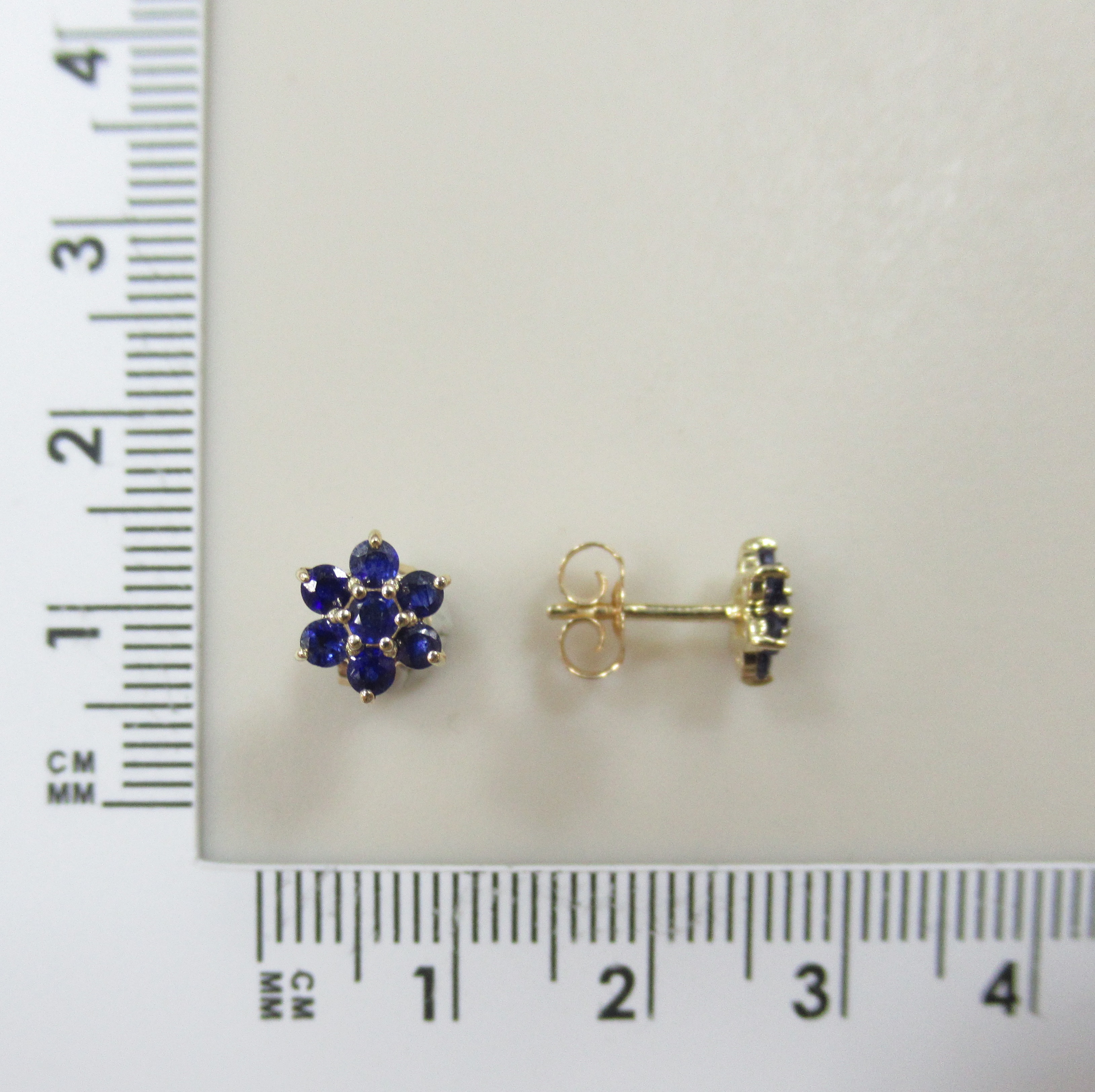 Серьги-пусеты из желтого золота с сапфирами "Цветы"